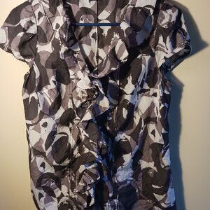 Banana Republic Size Small Ruffled floral blouse